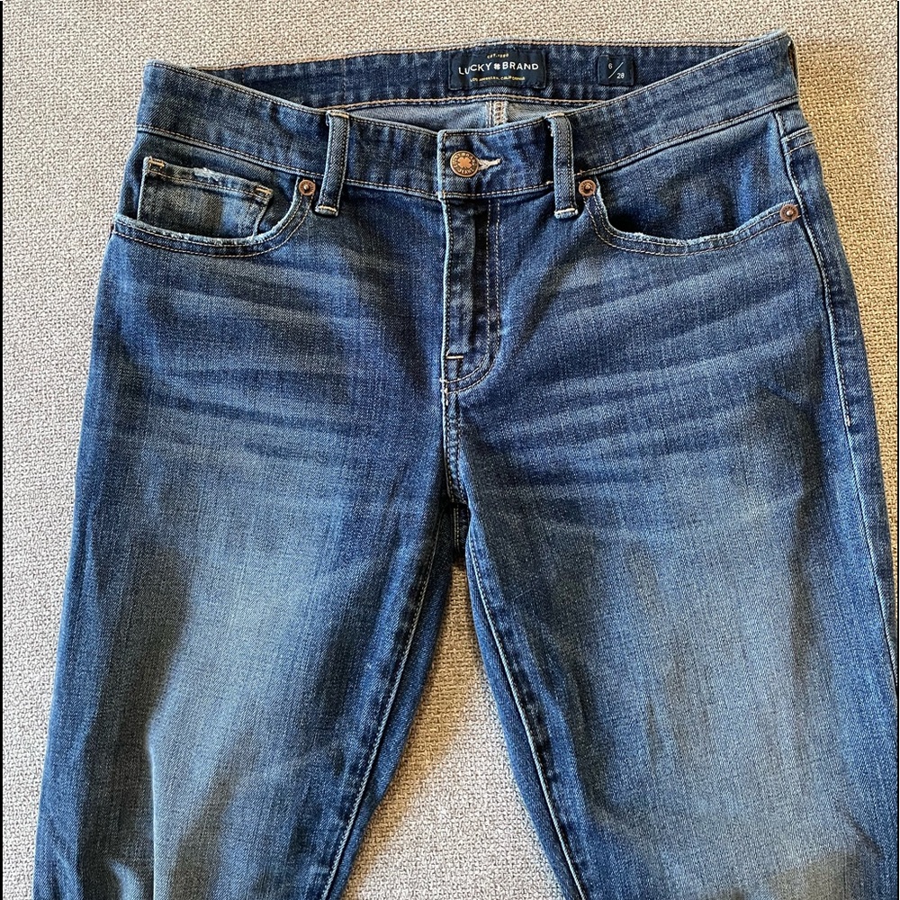 Lucky brand destructed wash Stella skinny. SiZe 6/28 great condition